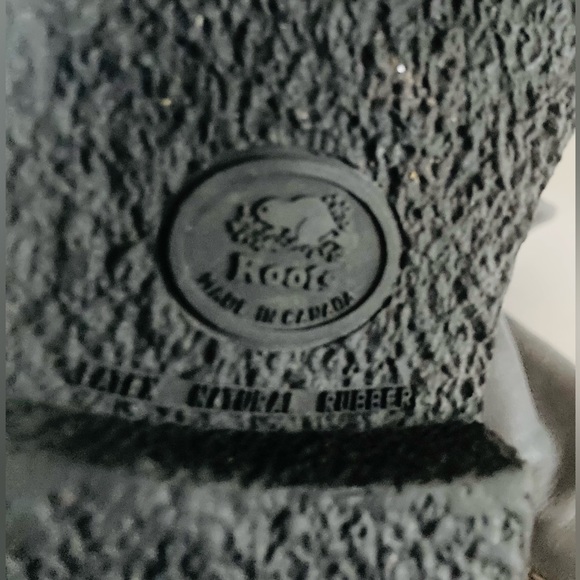 Womens roots leather boots brand new never worn. Size 7. - Picture 3 of 3